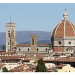 Cozy & Charming Florentine Hideaway By Oteego