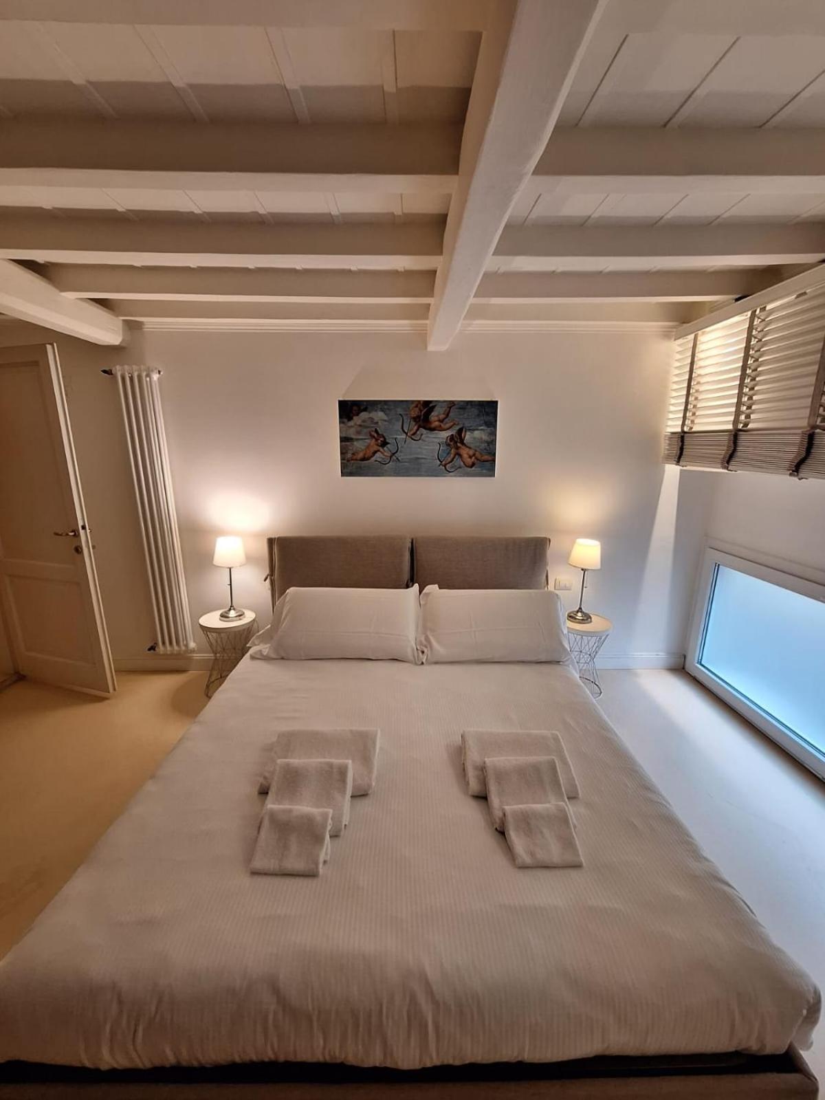 Cozy & Charming Florentine Hideaway By Oteego