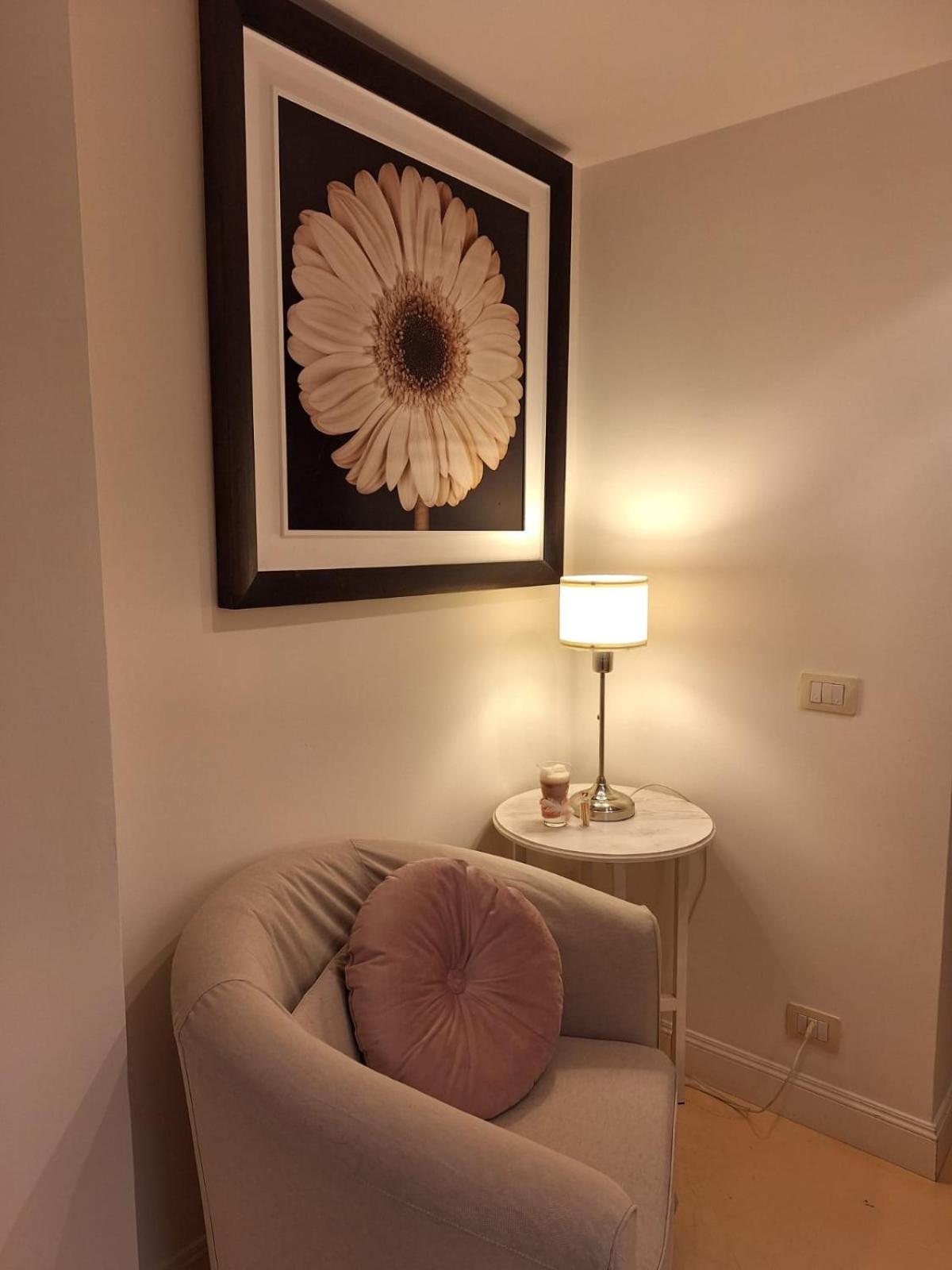 Cozy & Charming Florentine Hideaway By Oteego *