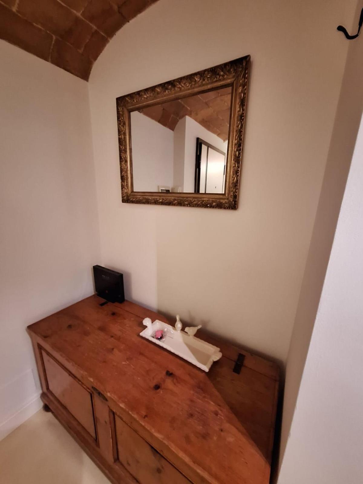 Cozy & Charming Florentine Hideaway By Oteego