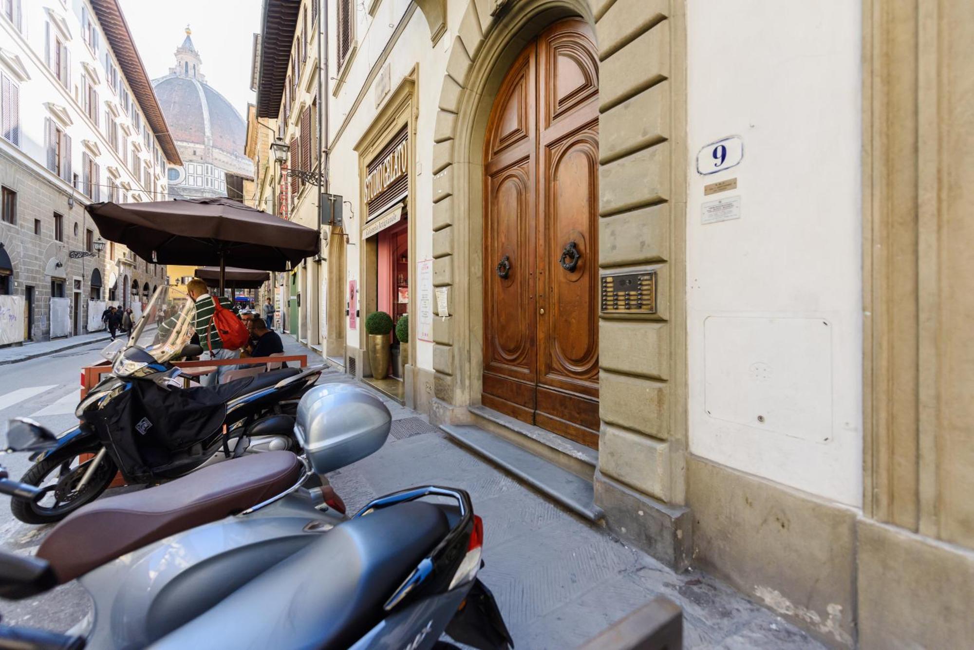 Cozy & Charming Florentine Hideaway By Oteego * Florencia